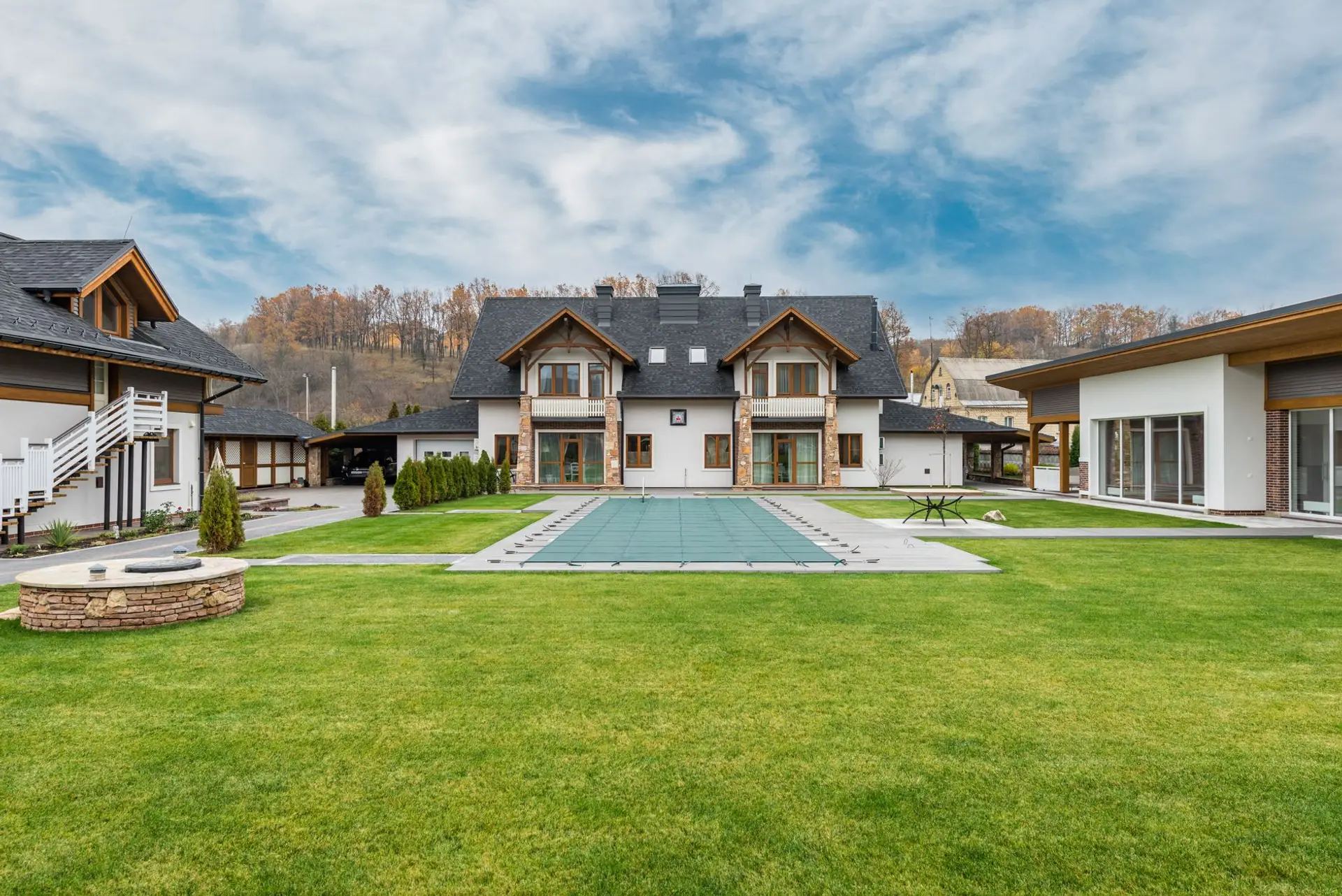 A neatly mowed large residential lawn with open acreage and tidy bed edges at a home in Meridianville, Alabama