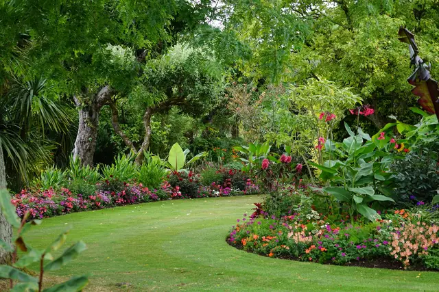 Flower Bed Cleanup service in North Alabama